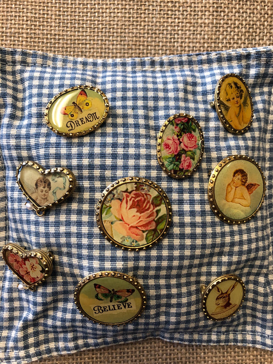 Maximal Art Pins